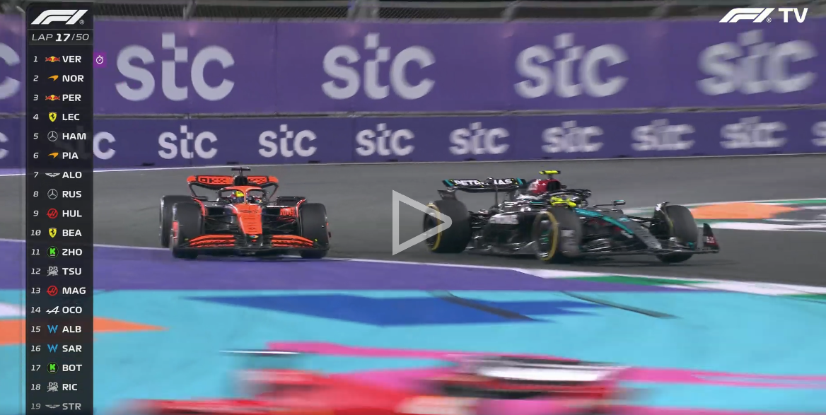 Piastri Lap 17 turn 1